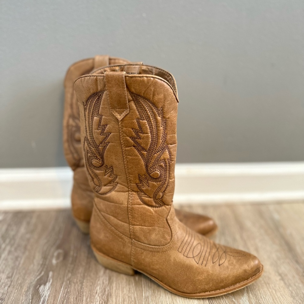 Adorable cowgirl boots
